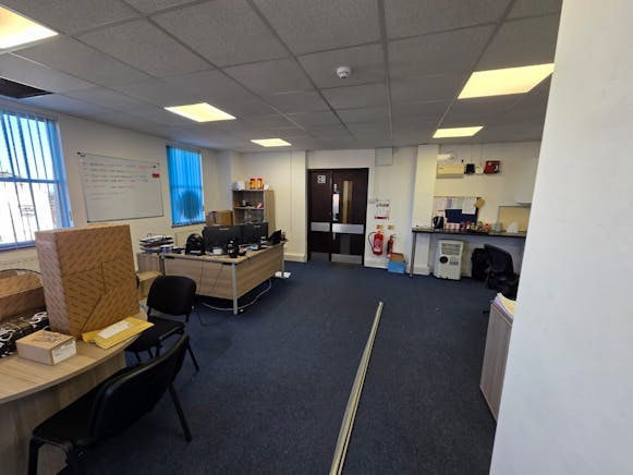 Suite F, Spa House, 69 Southend Road, Hockley, Office To Let - WhatsApp Image 2026-02-17 at 10.06.59 AM (3).jpeg