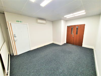 Maxron House, Stockport, Office To Let - 20220201_085257 2.jpg