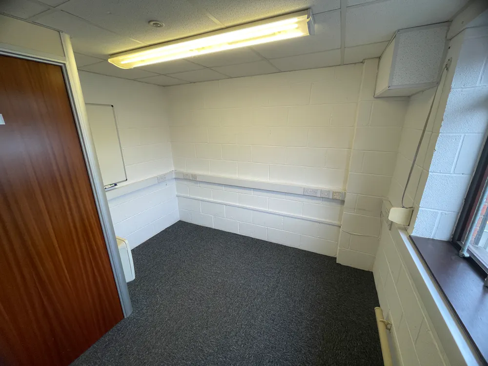Unit 3 Brownhills Business Park - IMG_7950.JPG
