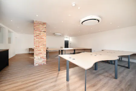 Ground Floor, 3 Theobald Court, Borehamwood, Office To Let - P08.jpg