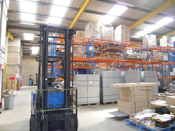 Unit 15 & 16, Mead Park Industrial Estate, Harlow, Industrial To Let - P9080008.JPG