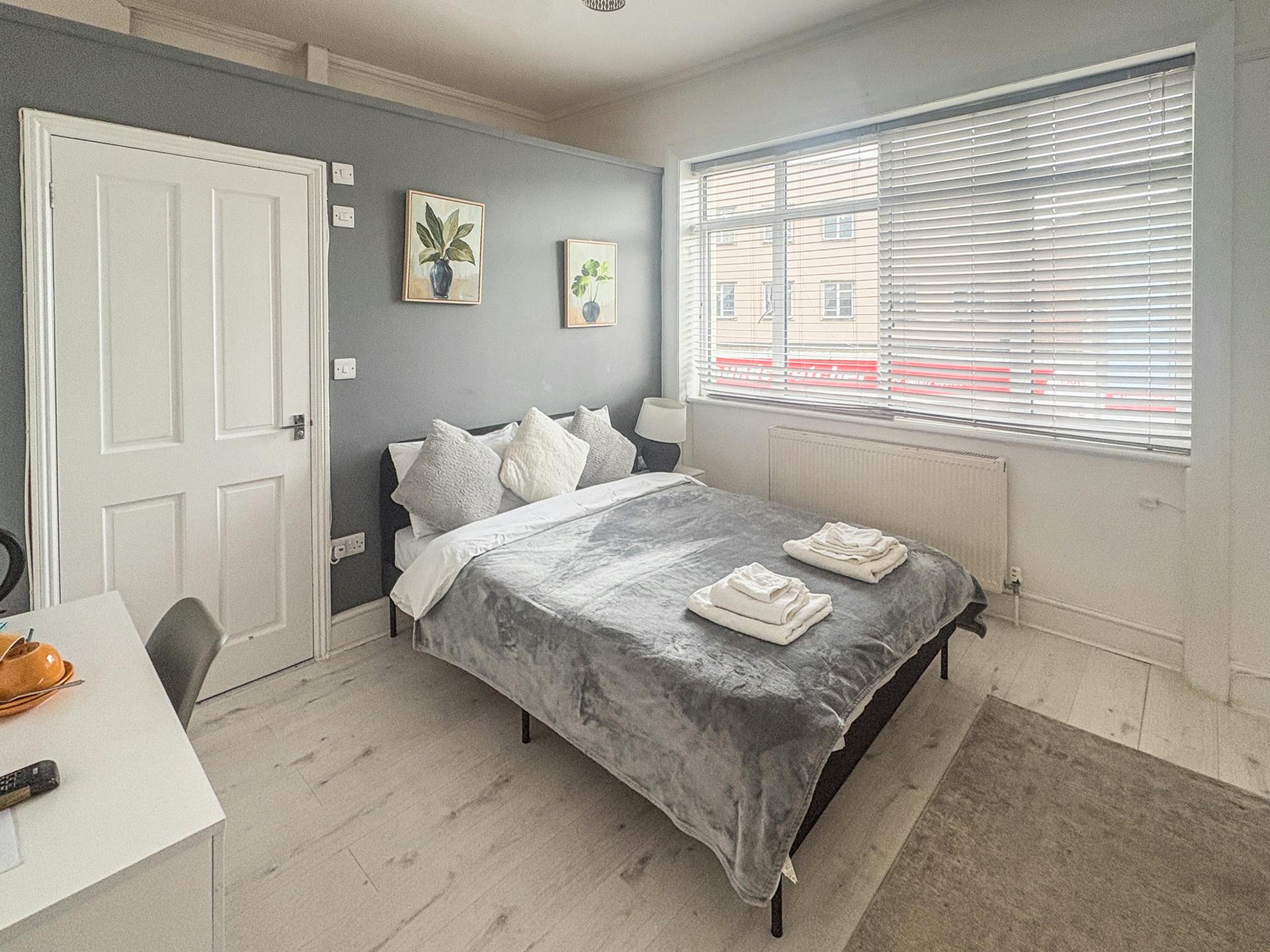 Retail/Shop in Poole - photo 4