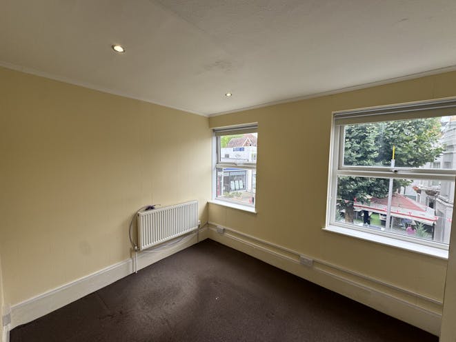 61 High Street, Leatherhead, Offices / Retail For Sale - IMG_6421.jpg