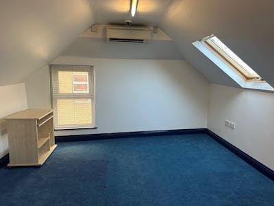 16 High Street, Slough, Office To Let - 16a High st int 2.jpg