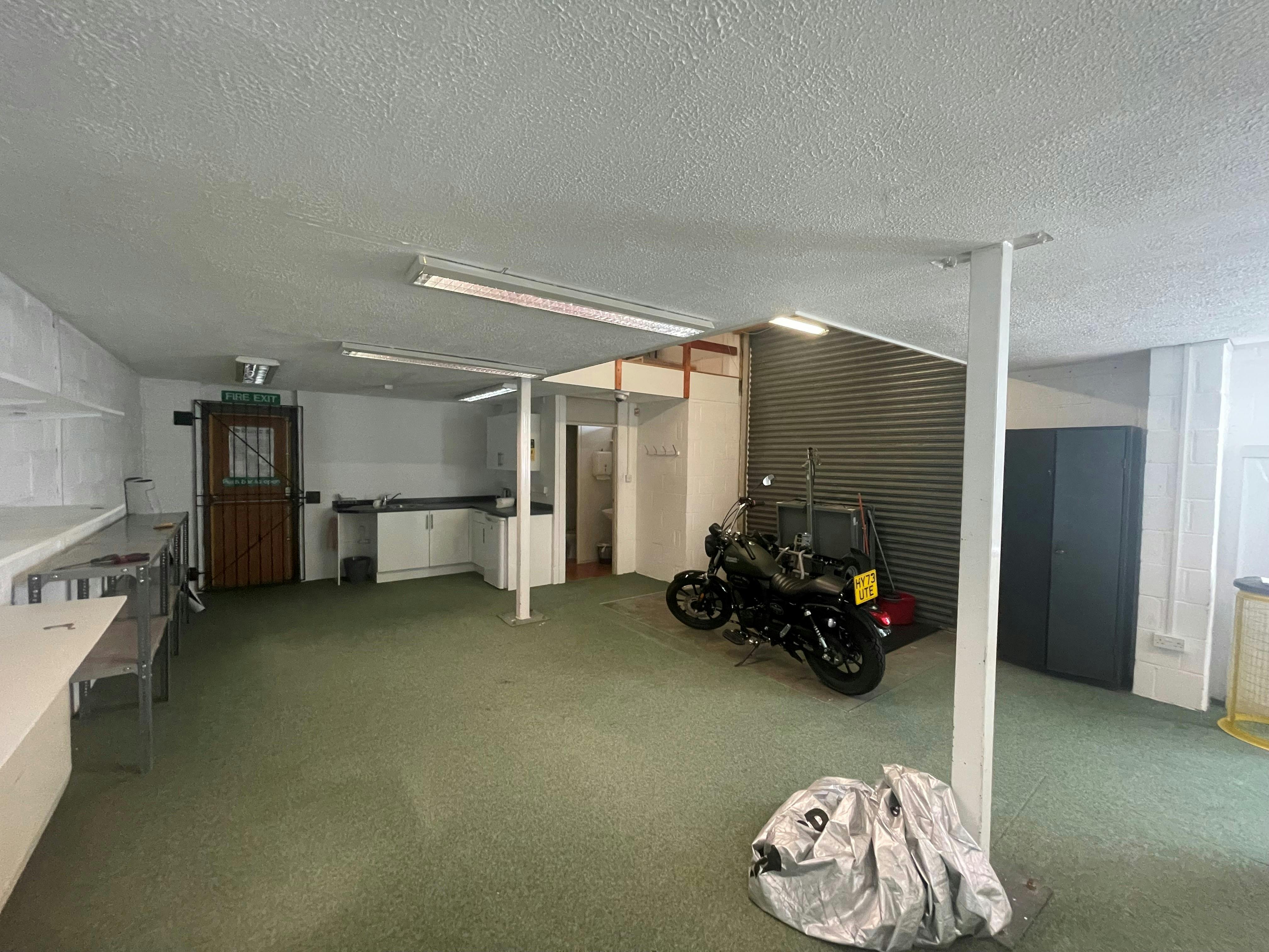 Industrial Unit in Southampton - photo 2