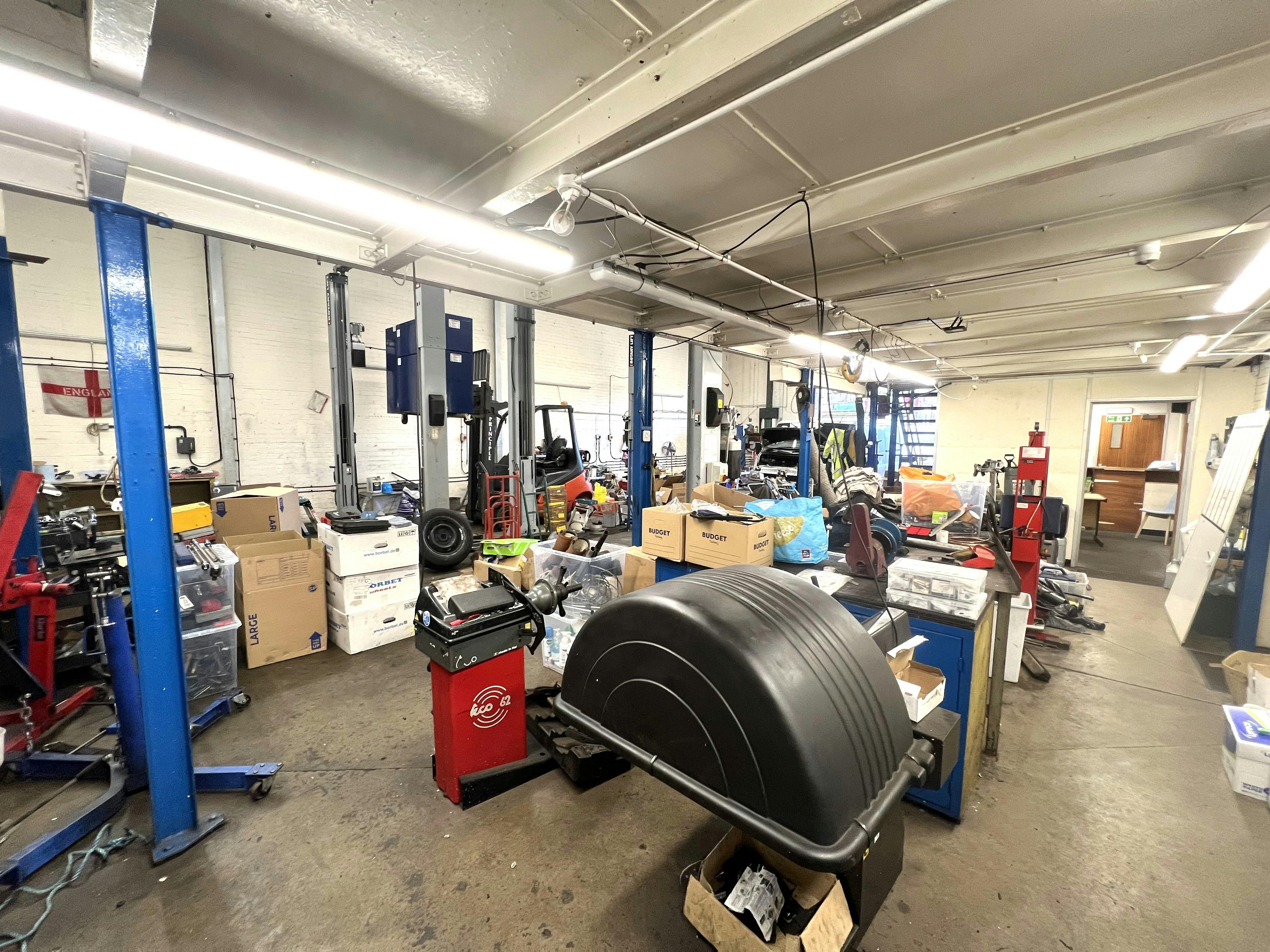 26A Stephenson Way, Crawley, Industrial To Let - IMG_0207.jpeg