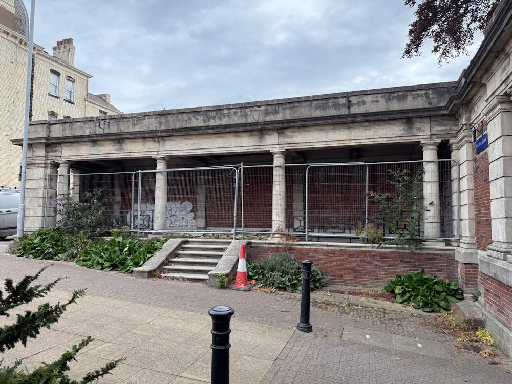 Former Shelter and Archway, Plantation Hill - shared image 5.jpg