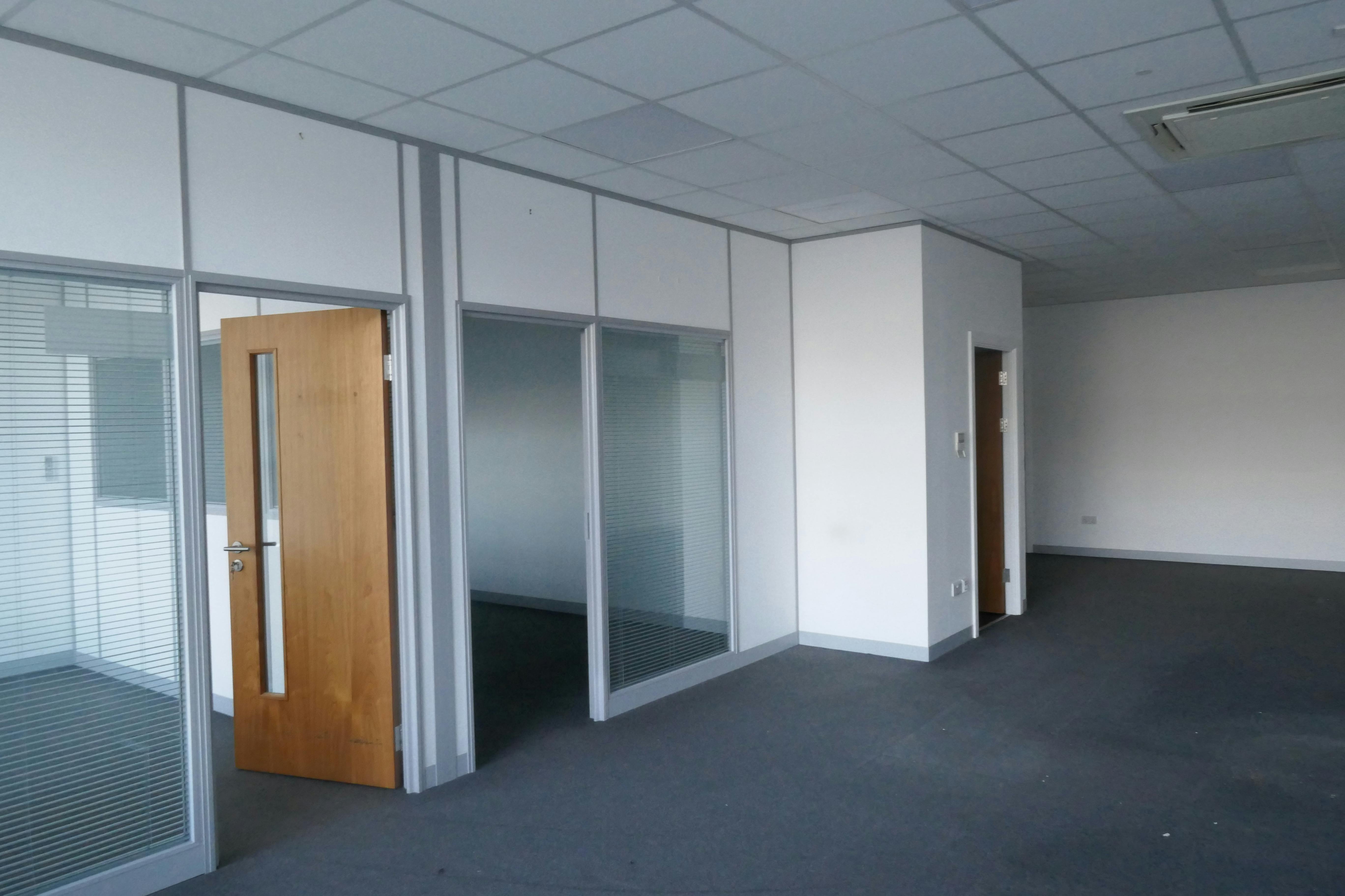 1 Astra Centre, First Floor, Harlow, Offices To Let - P1060498.JPG