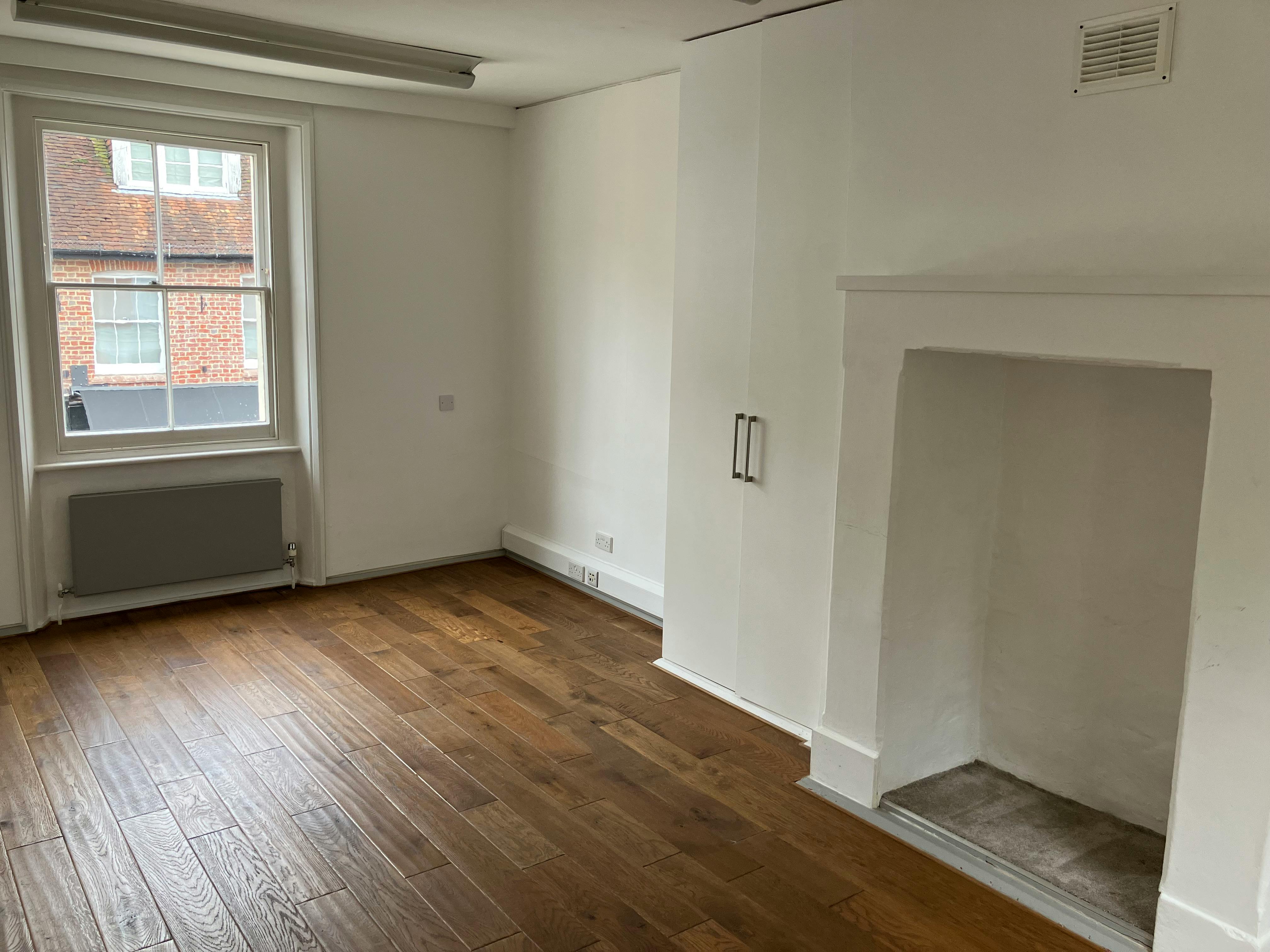 Office in Winchester - photo 3