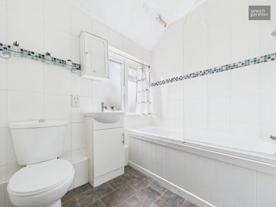 820 St. Albans Road, Watford, Investment For Sale - bathroom 2.jpg