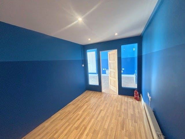 Unit 7, Guildford, Retail To Let - Intertnal office i.jpg