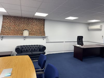 Roman House, Elstree, Office To Let / For Sale - IMG_4679.jpg