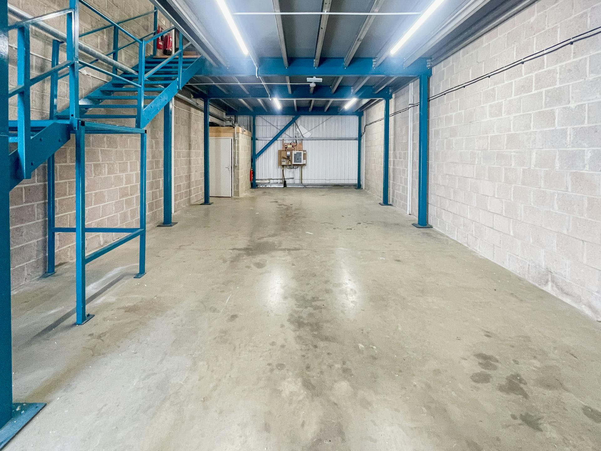 Industrial Unit in Lymington - photo 2