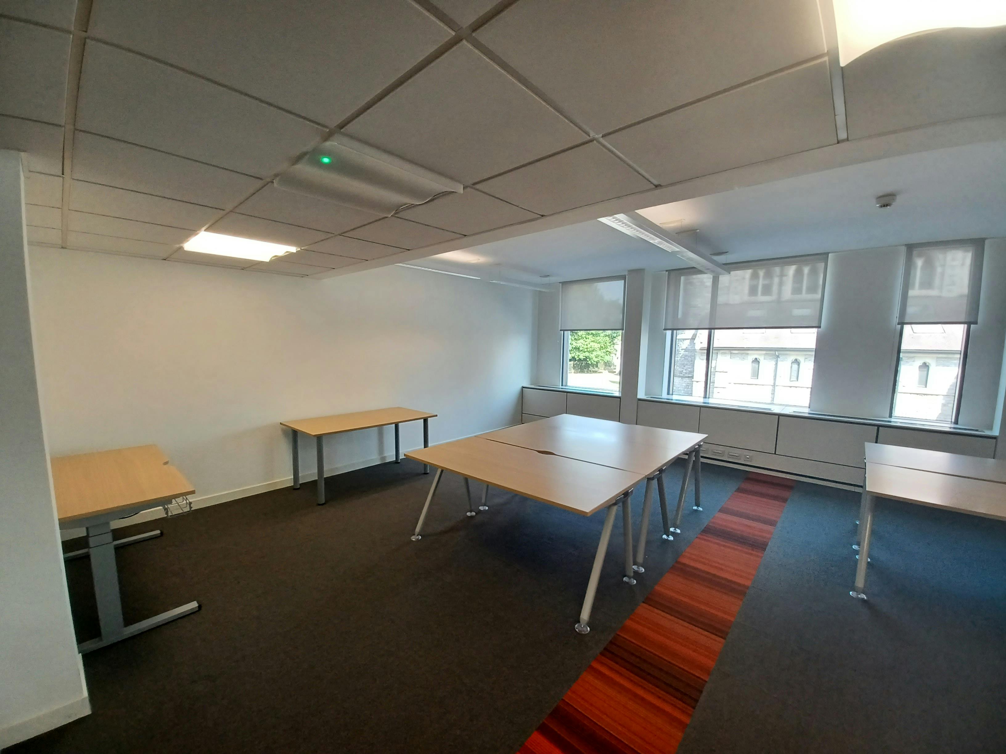 Office in Eastleigh - photo 3