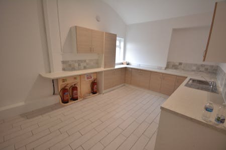184 Chaddock Lane, Manchester, Office To Let - Kitchen