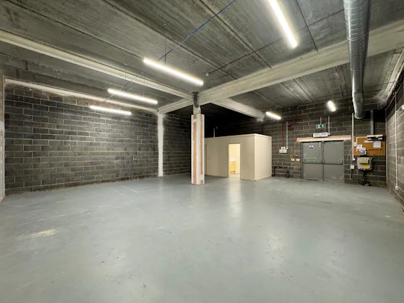 50 Wedgewood Street, Aylesbury, Retail To Let - 20260805_113439000_iOS 2.jpg