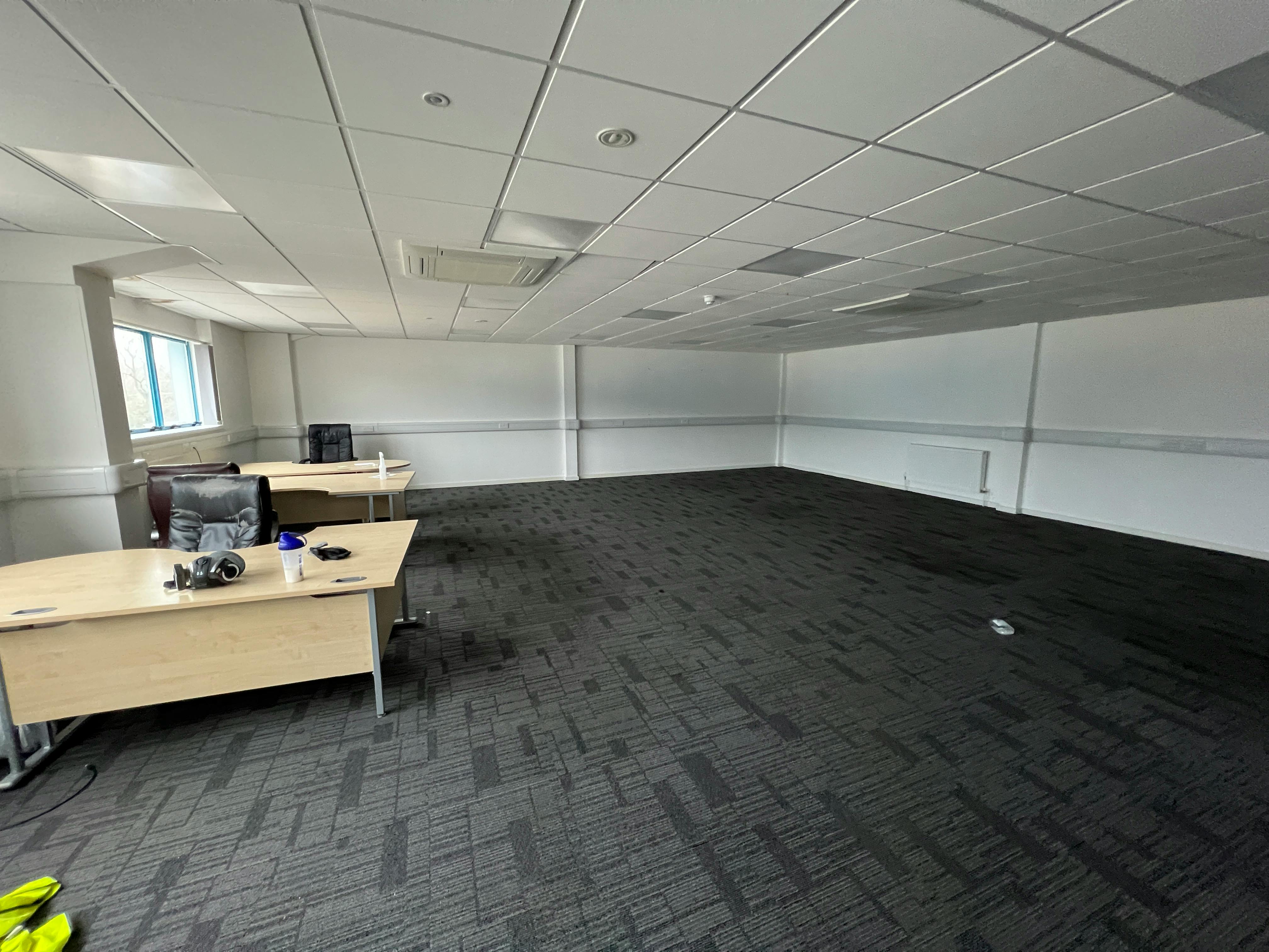 Industrial Unit in Waterlooville - photo 2