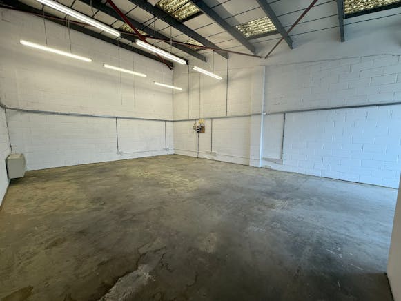 9 Rosshill Industrial Park, Southend-on-Sea, Industrial To Let - IMG20251001WA0030.jpg