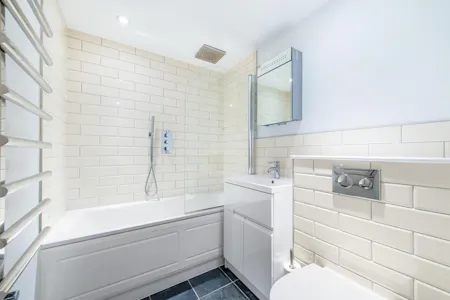 348 St. John Street, London, Residential Flat To Let - Bathroom
