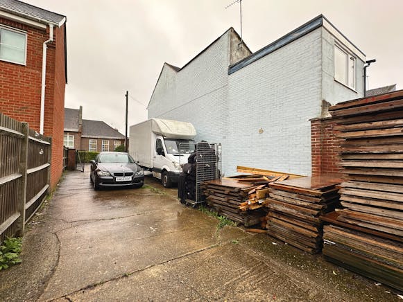 36 Burr Street, Dunstable, Industrial To Let - 20260123_113525724_iOS.jpg