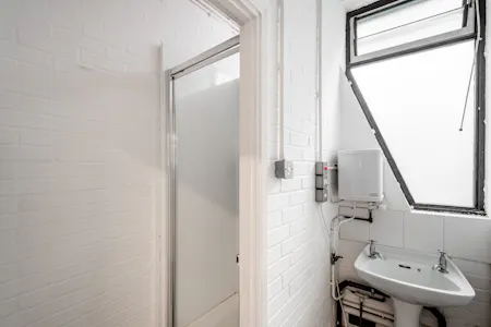 Unit 8 Bayford Street Industrial Centre, London, Industrial / Office To Let - Bayford St Bus' Centre U8 - Low Res 6.jpg