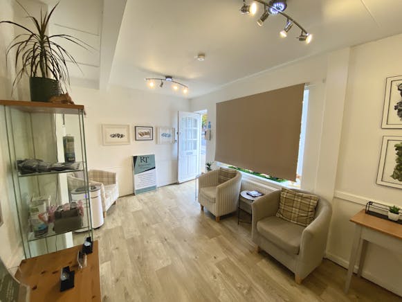 47-47a High Street South, Dunstable, Retail For Sale - IMG_1984.JPG