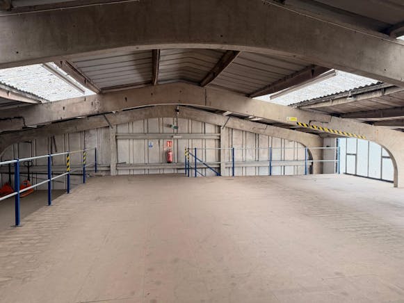 The Warehouse, Aylesbury, Industrial To Let - 20260428_143429000_iOS 2.jpg