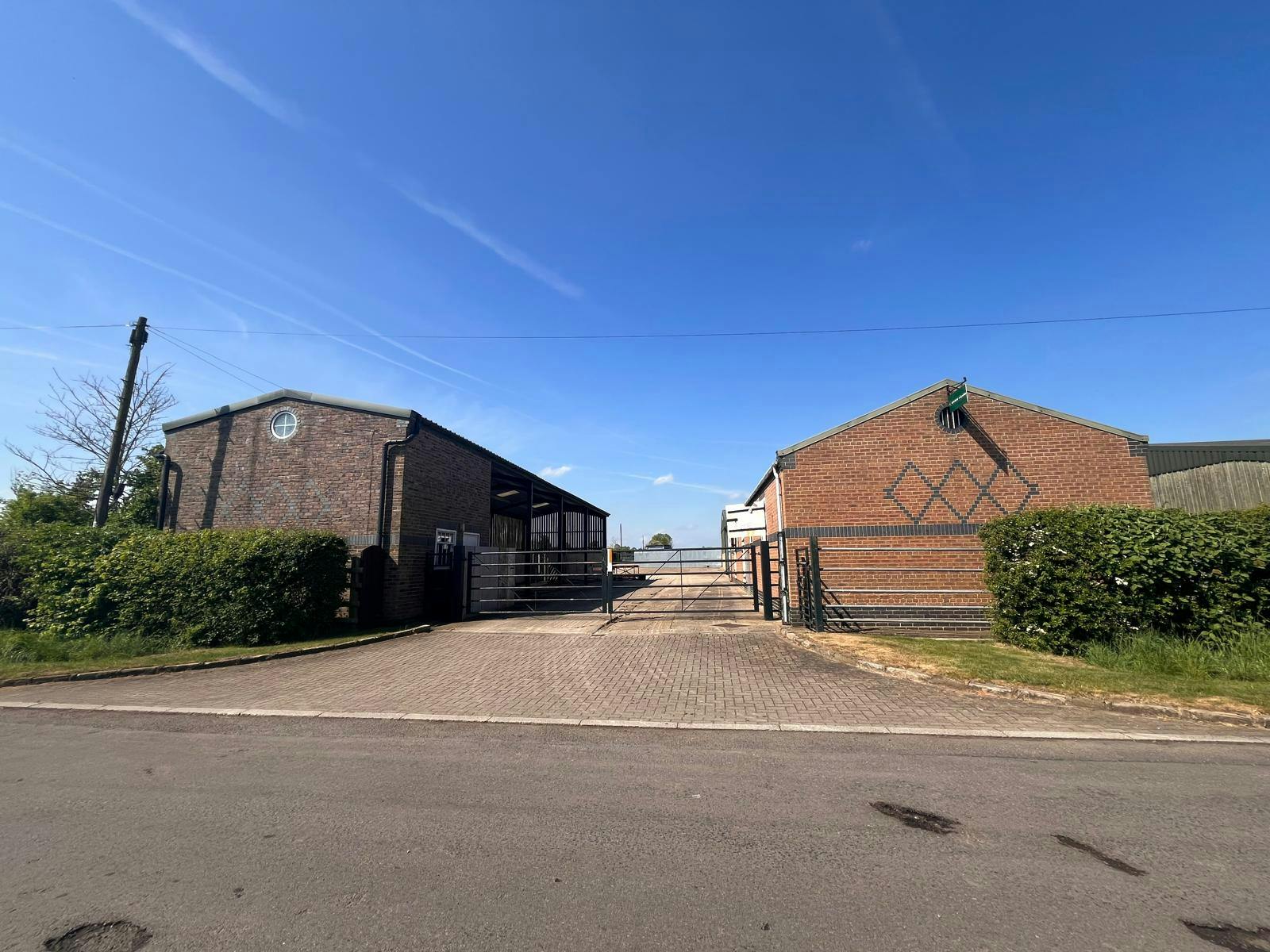 Cavan Farm, Cane End Lane, Aylesbury, Development / Industrial For Sale - WhatsApp Image 20250512 at 131213_f2338330.jpg