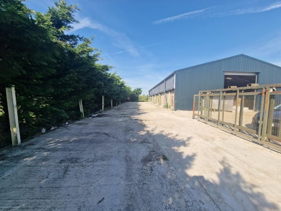 Unit C Bunkers Hill Farm, Reading Road, Hook, Industrial To Let - Picture4  13 08 2024.jpg