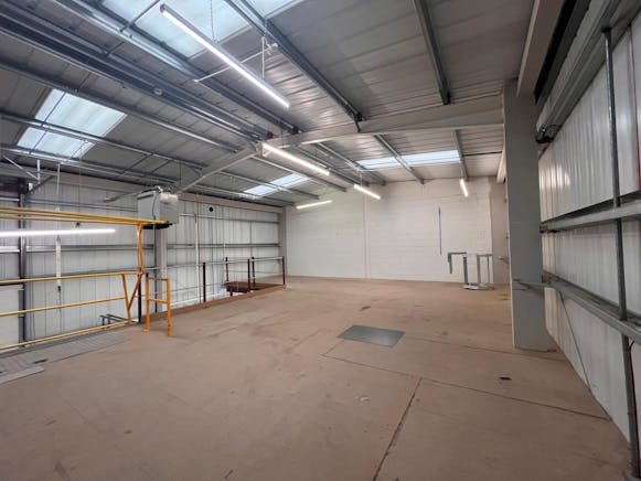 Unit 10 The Business Centre Corinium Industrial Estate, Amersham,, Industrial To Let - WhatsApp Image 20250707 at 122055_177239c2.jpg