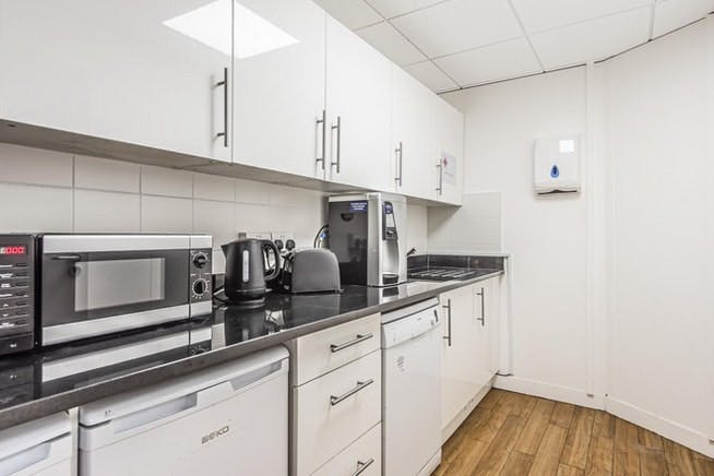 Office in Staines - photo 2