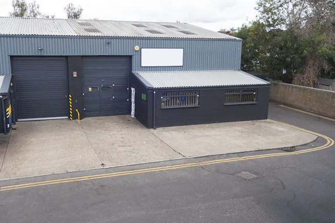 Unit B05, National Works Trading Estate, Hounslow, Industrial / Warehouse To Let - 1.1.jpg