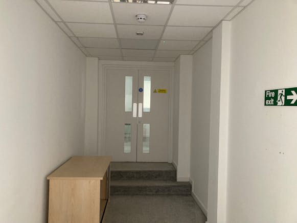 Unit 1B Queens Apartments, Hastings, Office To Let - IMG_3871.JPEG