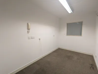 Unit 12, Chesham, Industrial To Let - PXL_20260619_134540433.jpg