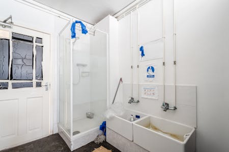 595-597 Commercial Road, London, Healthcare / Leisure / Office / Retail To Let - Commercial Rd 595597  Low Res 13.jpg