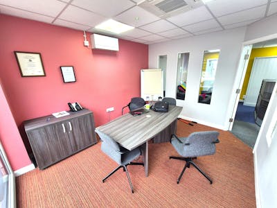 386 Buxton Road, Stockport, Office / Retail To Let - 20250717_123503.jpg