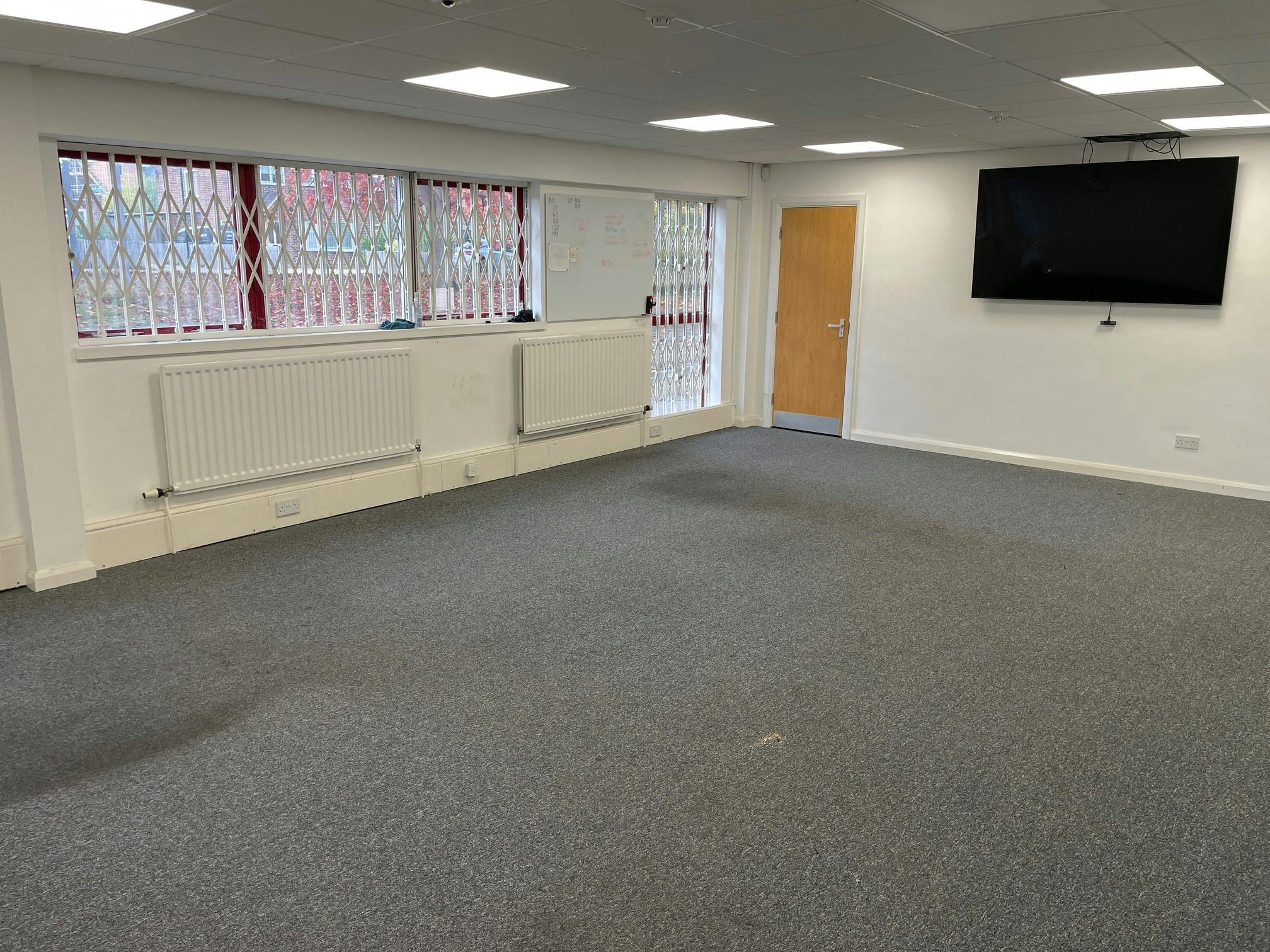 Industrial Unit in Wokingham - photo 4