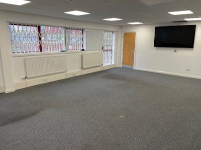 22 The Business Centre, Wokingham, Industrial/Logistics / Industrial / Warehouse To Let - Unit 22 Business Centre  Interior 13.jpg