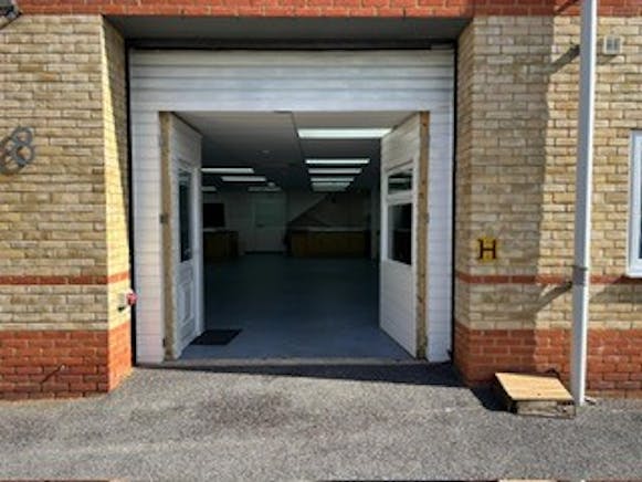 8 Lakeside Business Park, Sandhurst, Offices To Let / For Sale - door open close up.jpg