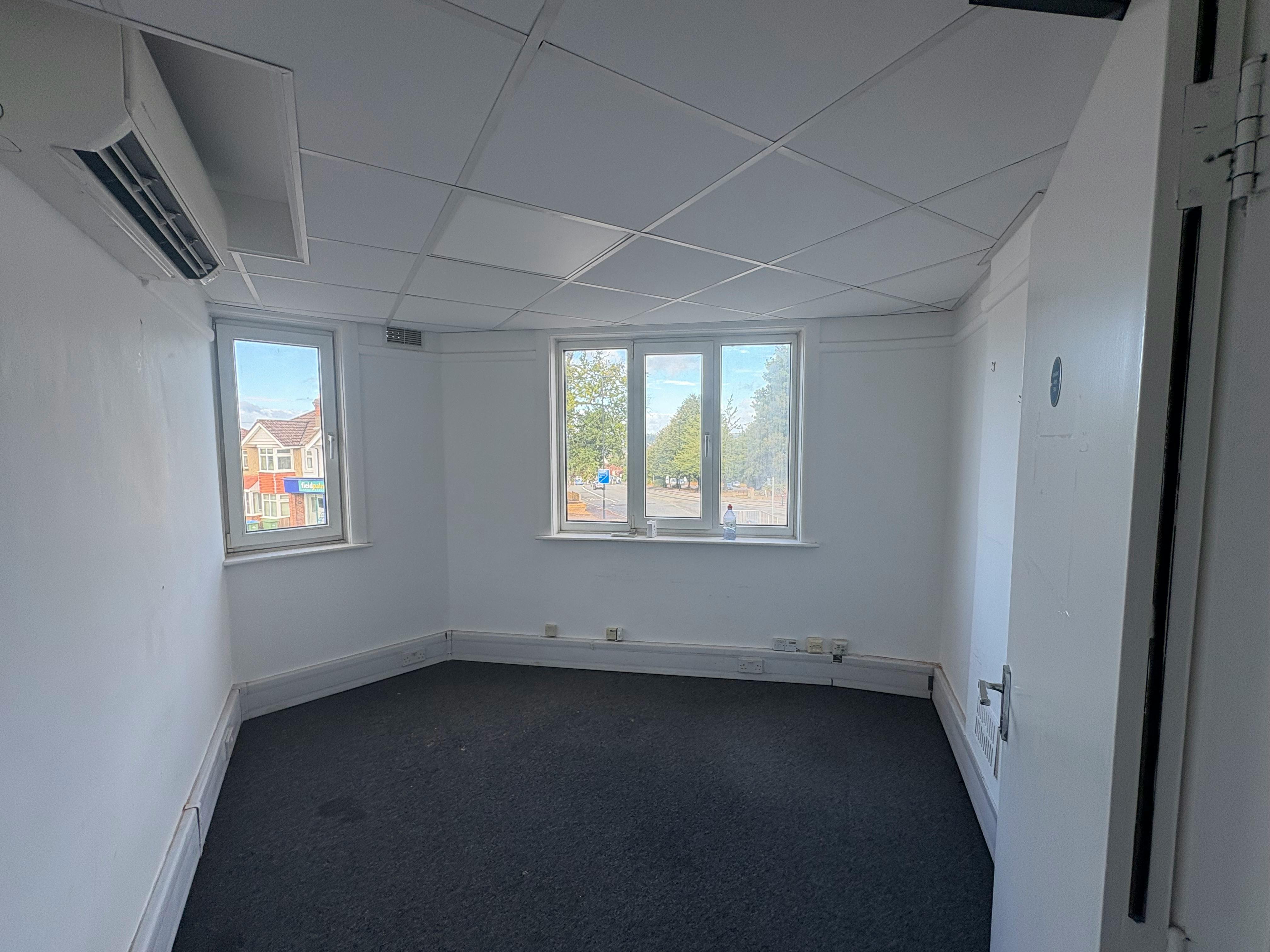 Office in Southampton - photo 2