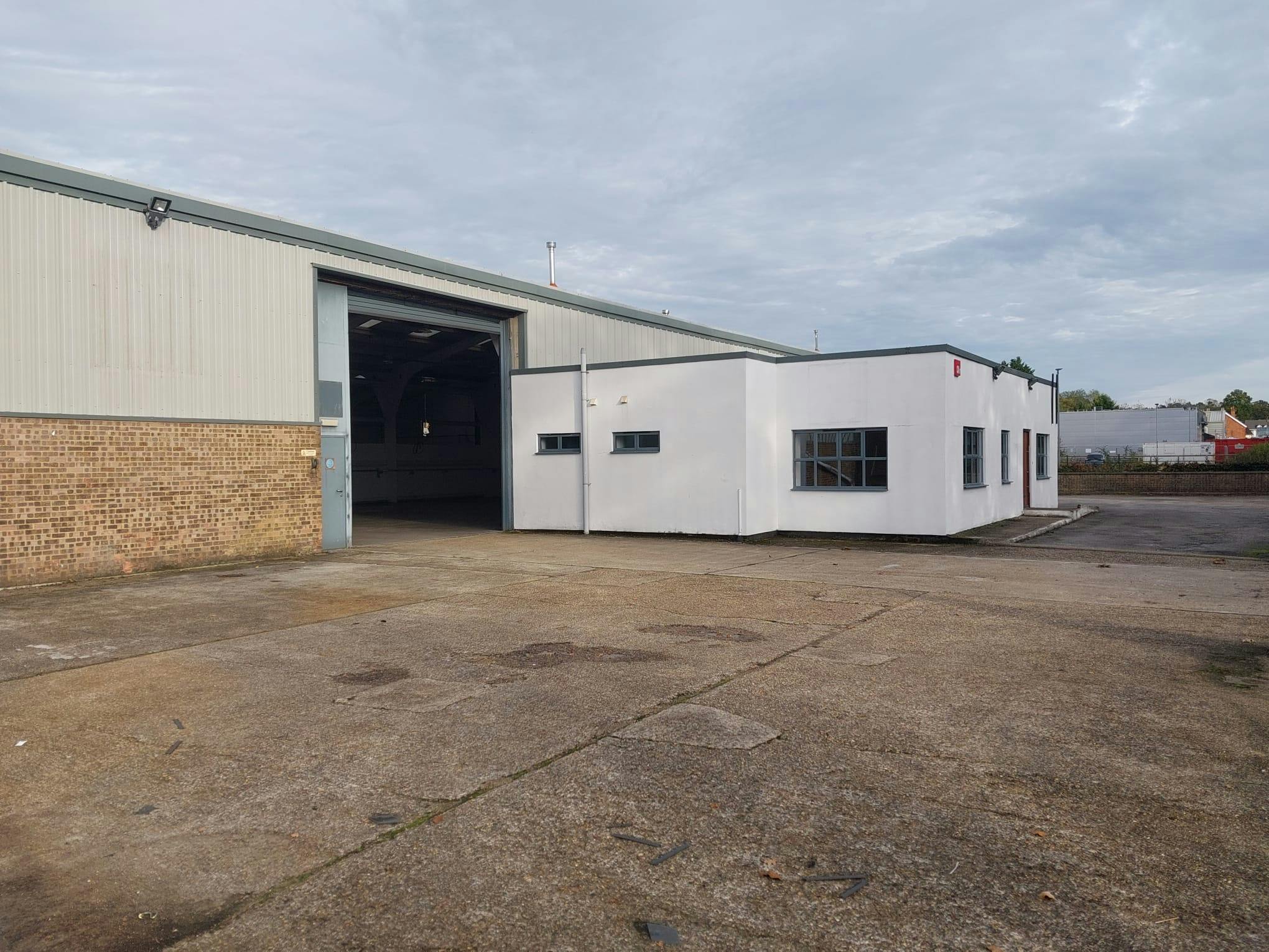 136 Lysons Avenue, Aldershot, Industrial To Let - IMG20241017WA0033.jpg