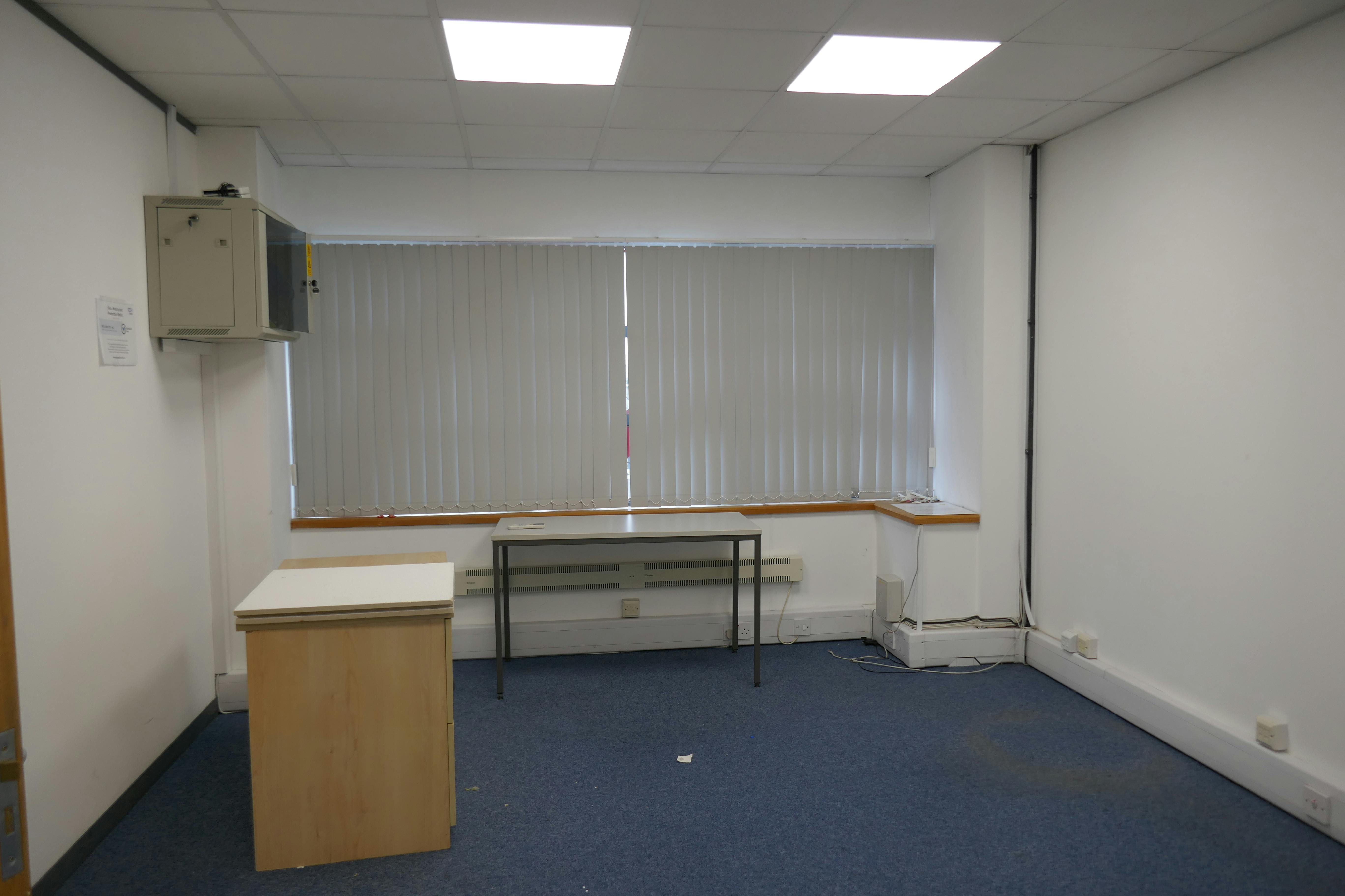 Unit 13 New Horizon Business Cente, Harlow, Offices For Sale - P1060830.JPG
