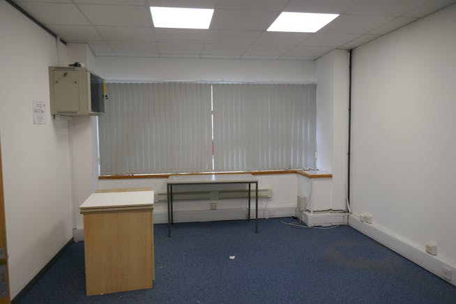 Unit 13 New Horizon Business Cente, Harlow, Offices For Sale - P1060830.JPG