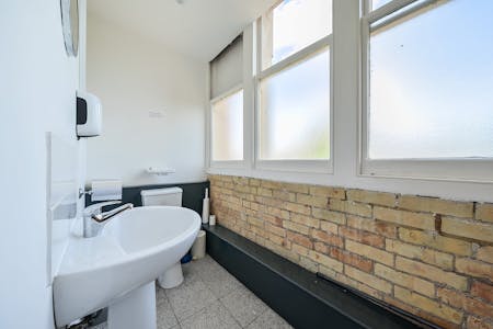Unit 11, Shepperton House, London, Office Lease Assignment - 1312080256852aa78e7518ARW1.jpg