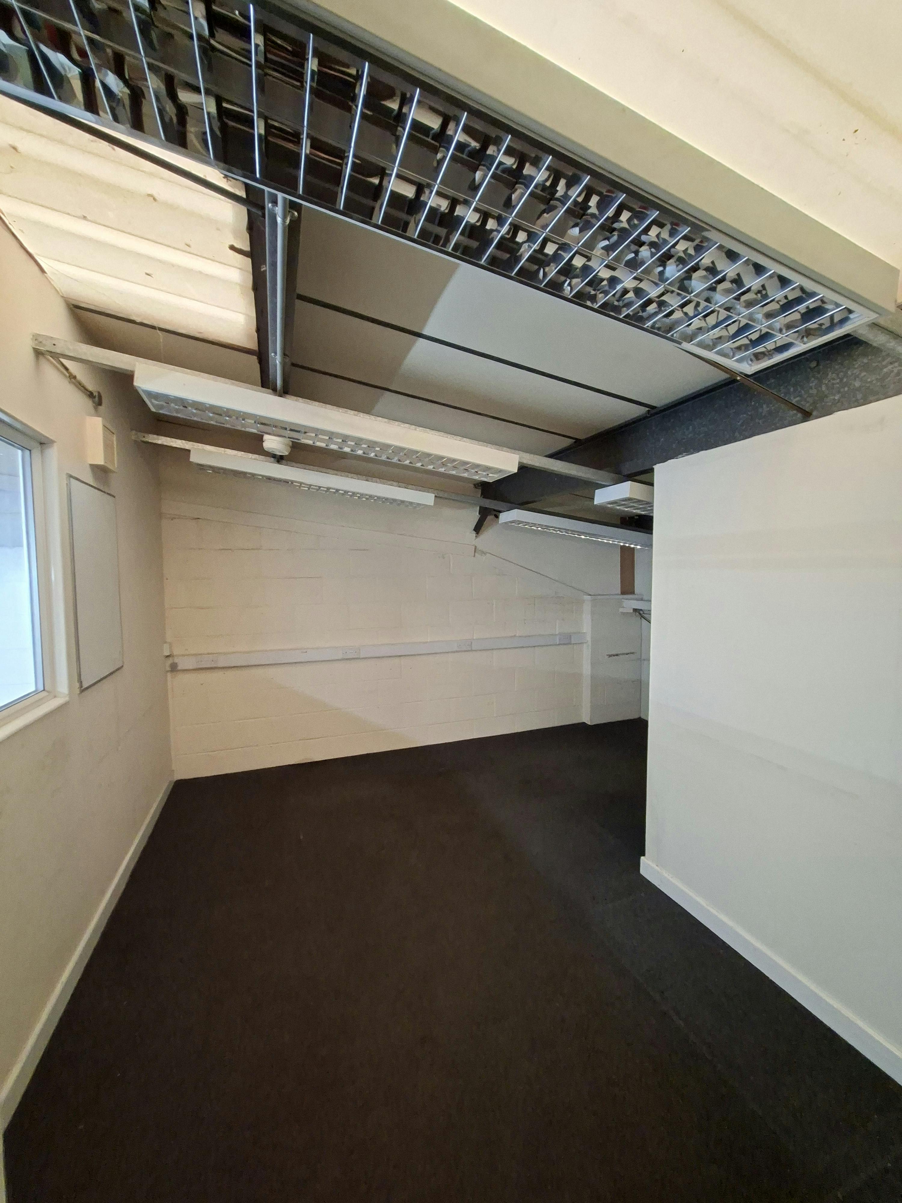 Industrial Unit in Sutton-in-Ashfield - photo 4