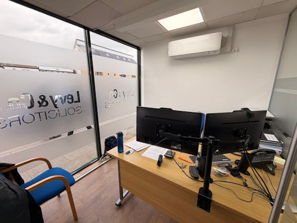 124 London Road, Benfleet, Office / Retail To Let - WhatsApp Image 2026-03-16 at 16.02.31 (3).jpeg