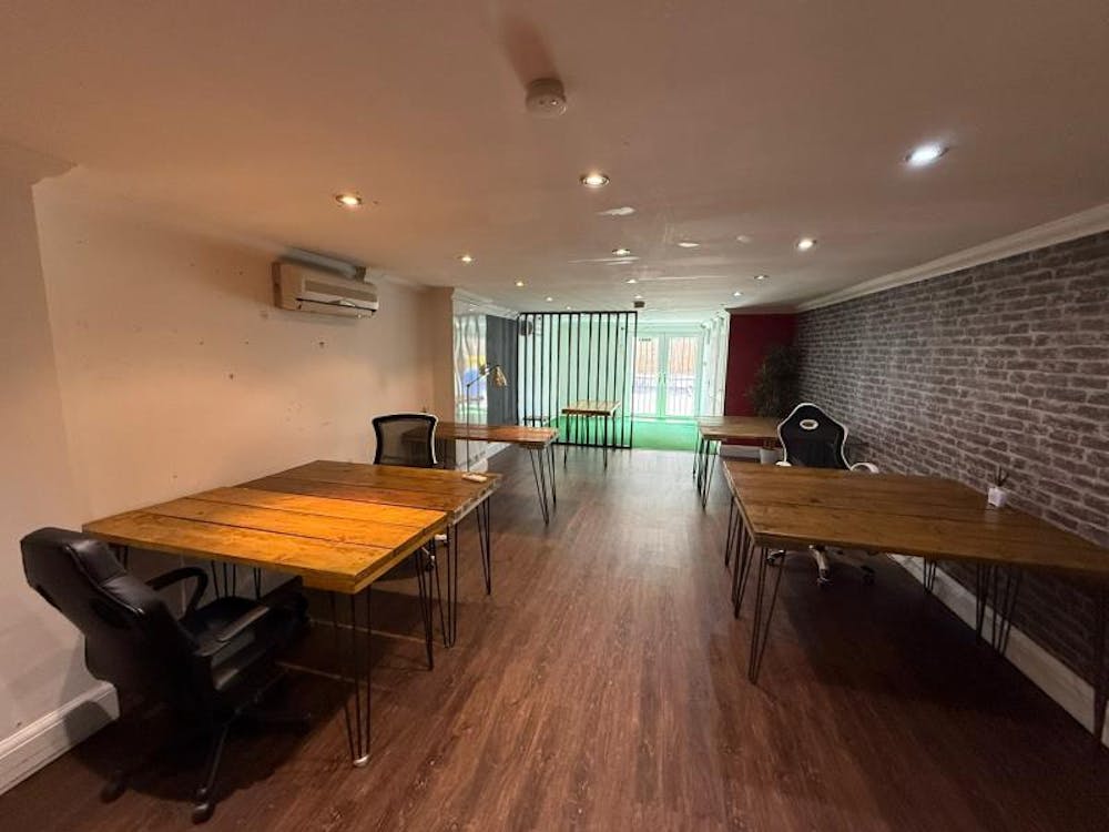 282 Leigh Road - Picture 5.jpg