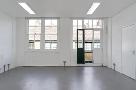 Unit 7, 5 Durham Yard, London, Office To Let - 5-Durham-Yard-Unit-7-E2-Bethnal-Green-London-Fields-Office-Studio-To-Let-Internal14-Dominion.London.jpg