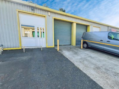 7 Brookside Centre, Southend-On-Sea, Industrial To Let - 07e8994596e75b1472ab471e91b6349af231a5ee.jpg