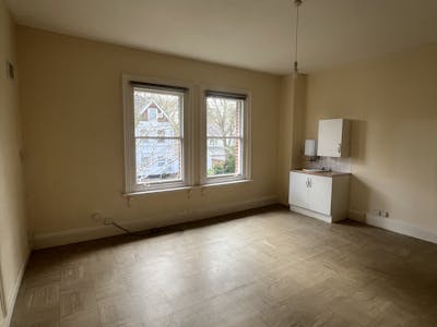 Barnes House, Winchester, Healthcare / Office / Retail For Sale - IMG_3902.JPG